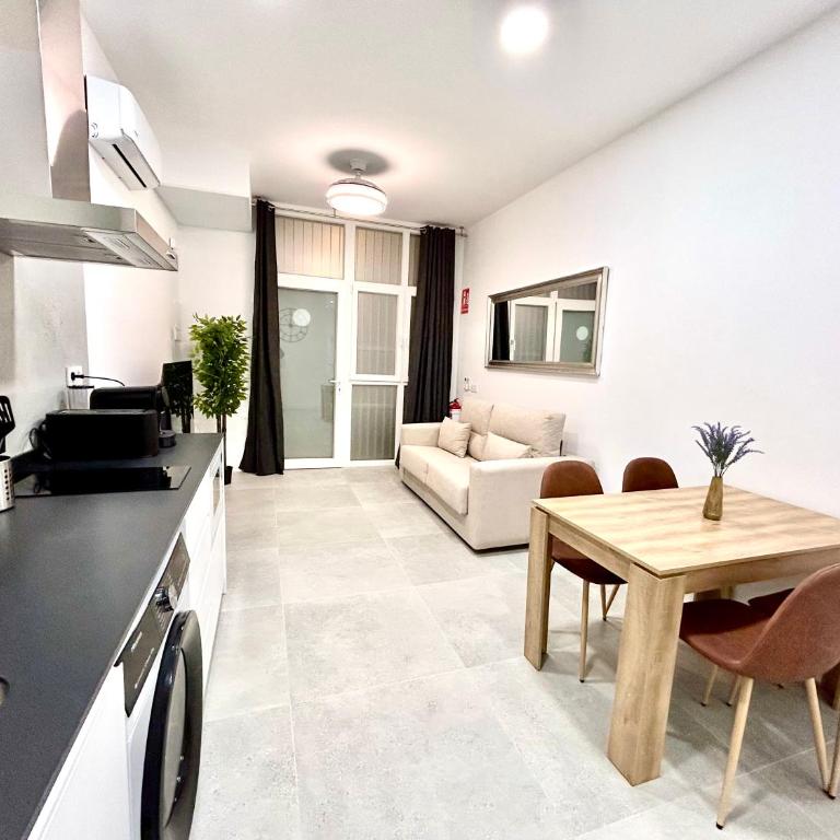 Valencia Comfort Stay Near Metro, 2 Bed, 1 Bath - Two-Bedroom Apartment - 30