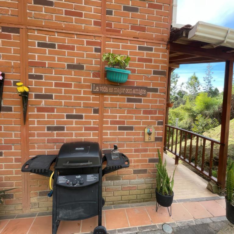 Finca Acogedora con Área de BBQ, Parking Privado y Hamacas - Casa de 3 dormitorios - 2