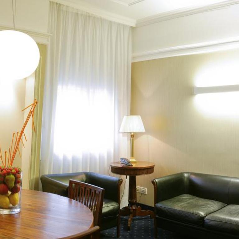 Astoria Hotel Italia - Junior Suite - 13