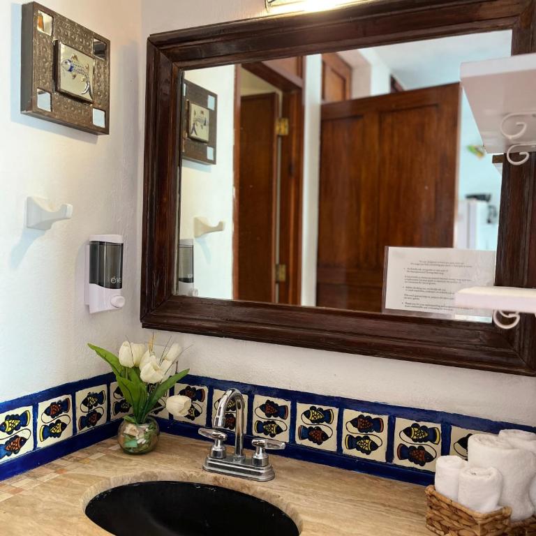 Sunny Jr Suites in downtown Puerto Vallarta - One-Bedroom Apartment - 5