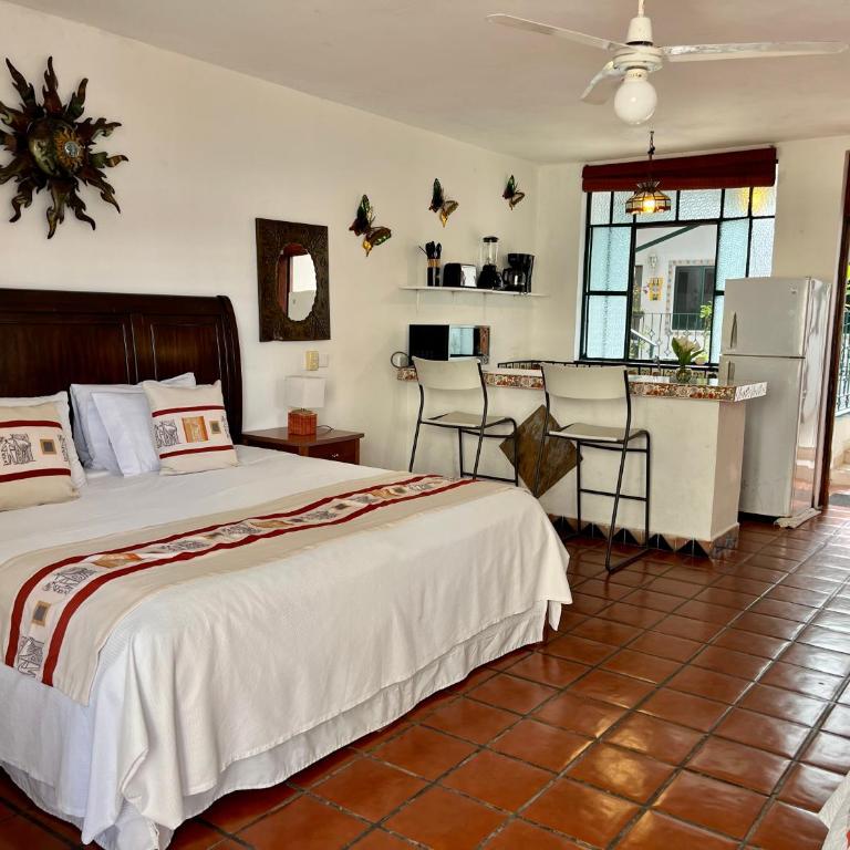 Sunny Jr Suites in downtown Puerto Vallarta - One-Bedroom Apartment - 1