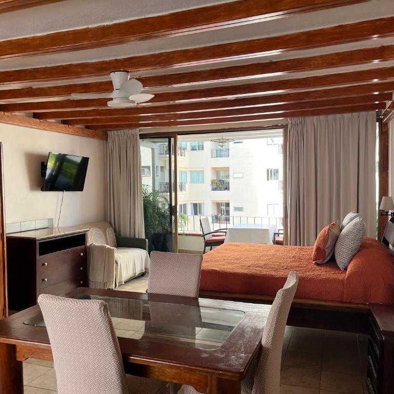 Sunny Jr Suites in downtown Puerto Vallarta - One-Bedroom Apartment - 5