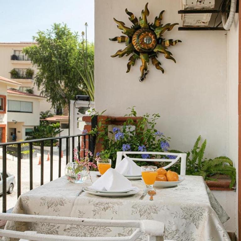 Sunny Jr Suites in downtown Puerto Vallarta - One-Bedroom Apartment - 9