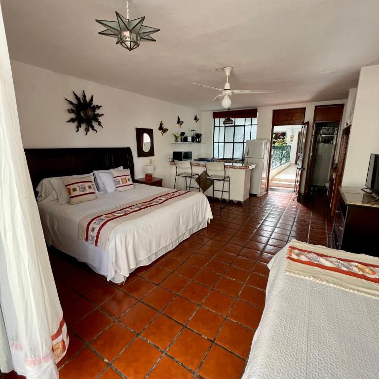Sunny Jr Suites in downtown Puerto Vallarta - One-Bedroom Apartment - 14