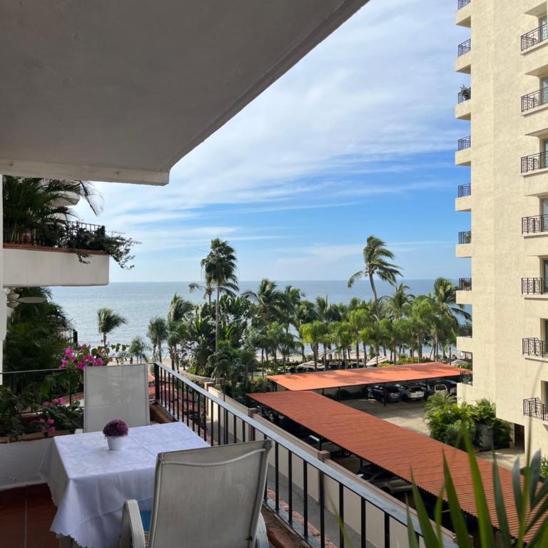 Sunny Jr Suites in downtown Puerto Vallarta - One-Bedroom Apartment - 2
