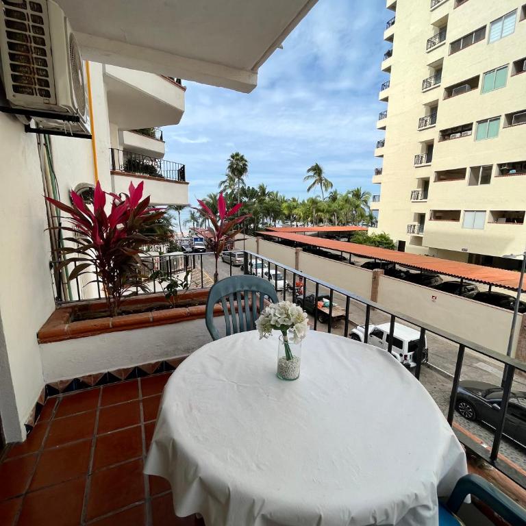 Sunny Jr Suites in downtown Puerto Vallarta - One-Bedroom Apartment - 3