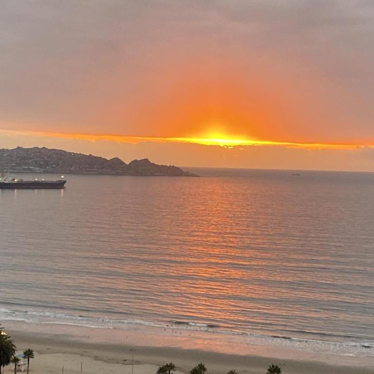 Hermoso y amplio Departamento frente al mar - Suite con vistas al mar - 1 cama grande - 2