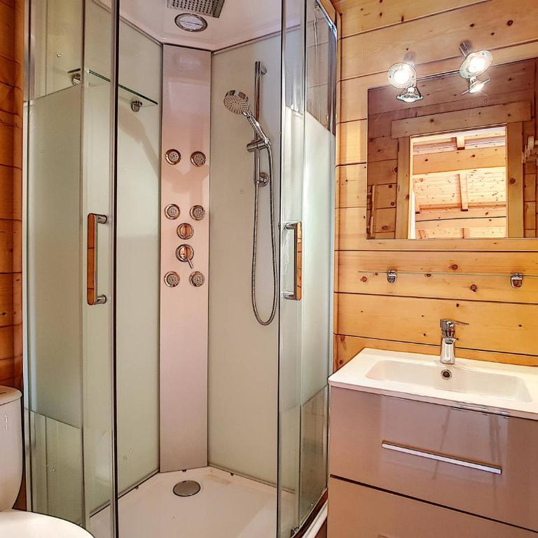Chalet 4* à La Clusaz, 10 pers, garage et balcon - Chalet 3 Chambres - 10
