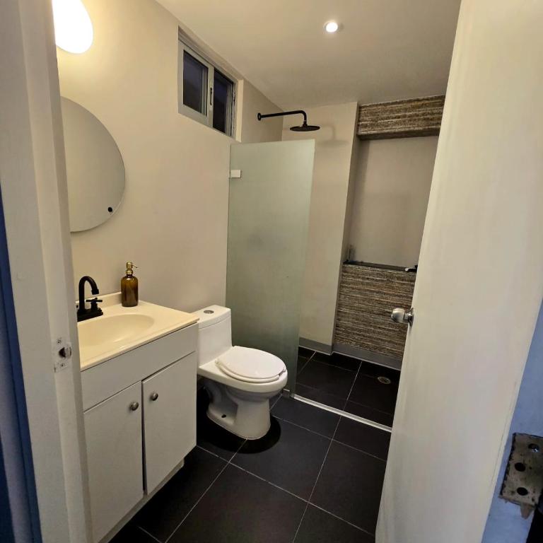 HOM Hostel Boutique - Single Bed in Male Dormitory Room - 4