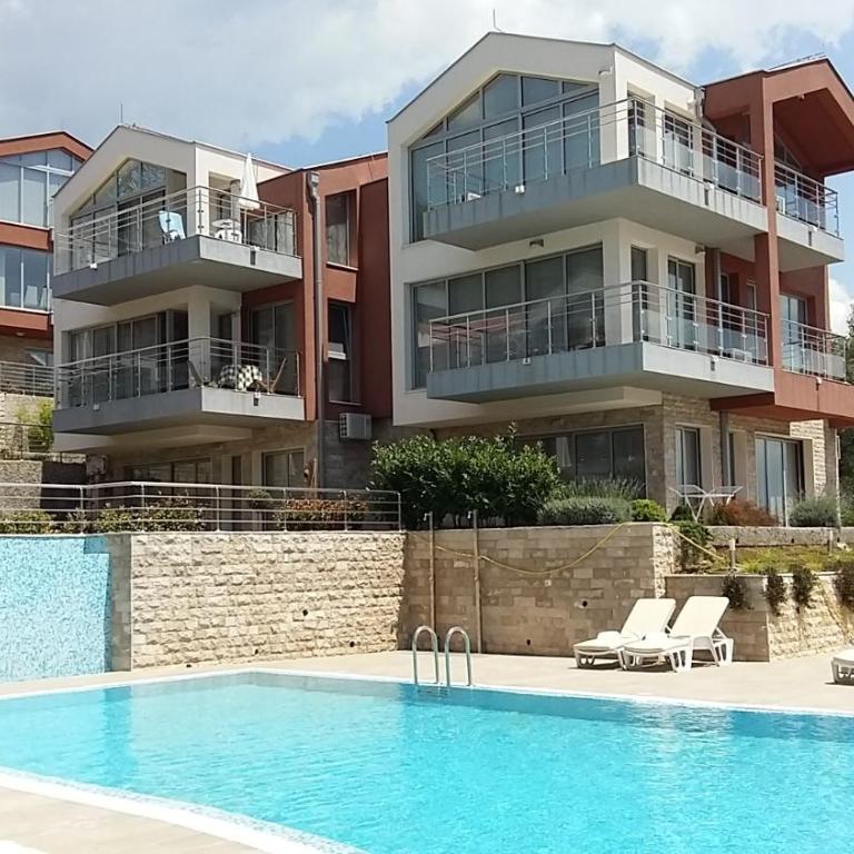Acacia Hill olive tree apartment - One-Bedroom Apartment - 1