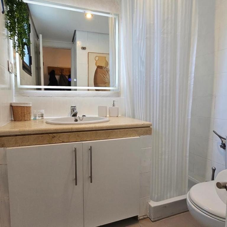 4 Bedroom Townhouse 200 meters from the Beach! - Apartment - 33