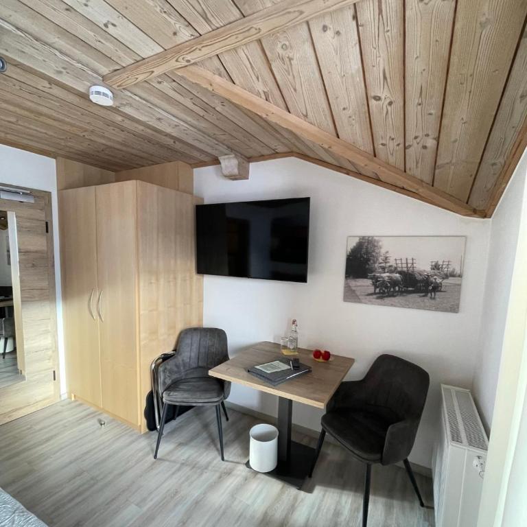 Hotel Steiger - Doppelzimmer mit Bergblick - 3