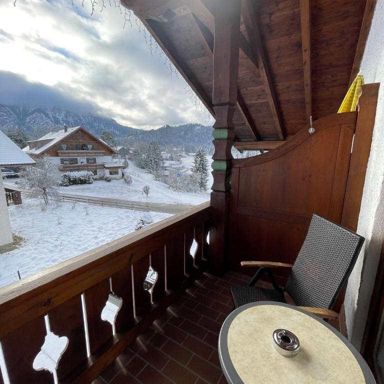 Hotel Steiger - Doppelzimmer mit Bergblick - 4