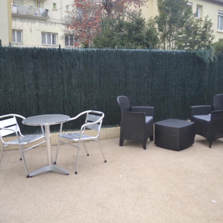 Appartement rez-de-jardin proche du centre ville et de la cure - Apartamento de 2 dormitorios - 7