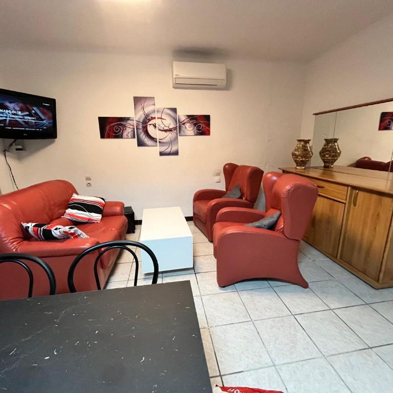 Appartement rez-de-jardin proche du centre ville et de la cure - Apartamento de 2 dormitorios - 1