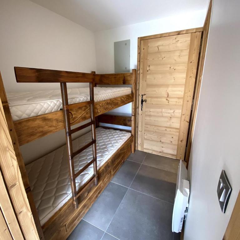Le Nid Douillet des Gerets - Studio Apartment with One Double Bed - 22