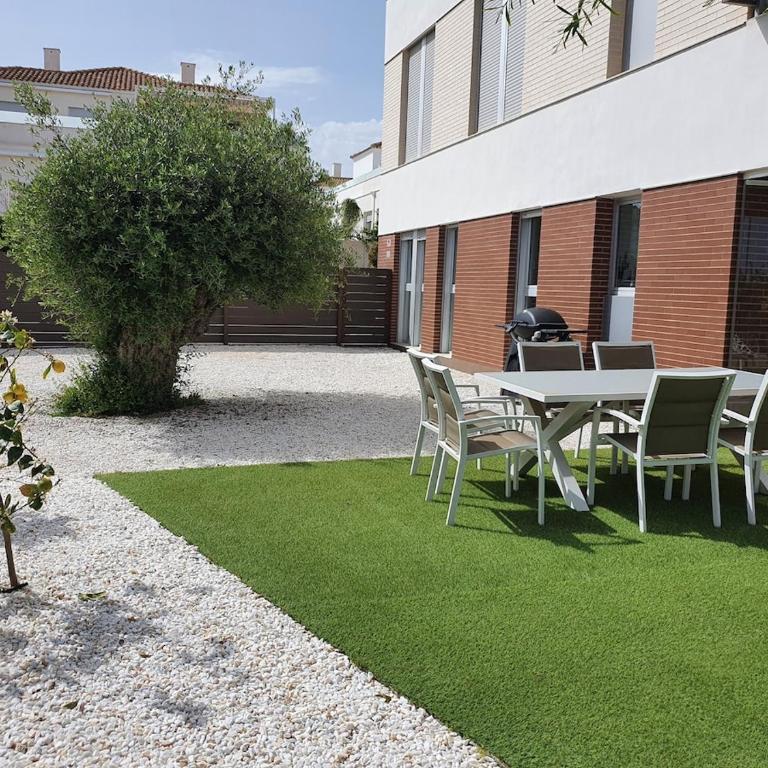 Quiet modern apartment with a large sunny garden! - Apartamento de 2 dormitorios - 9