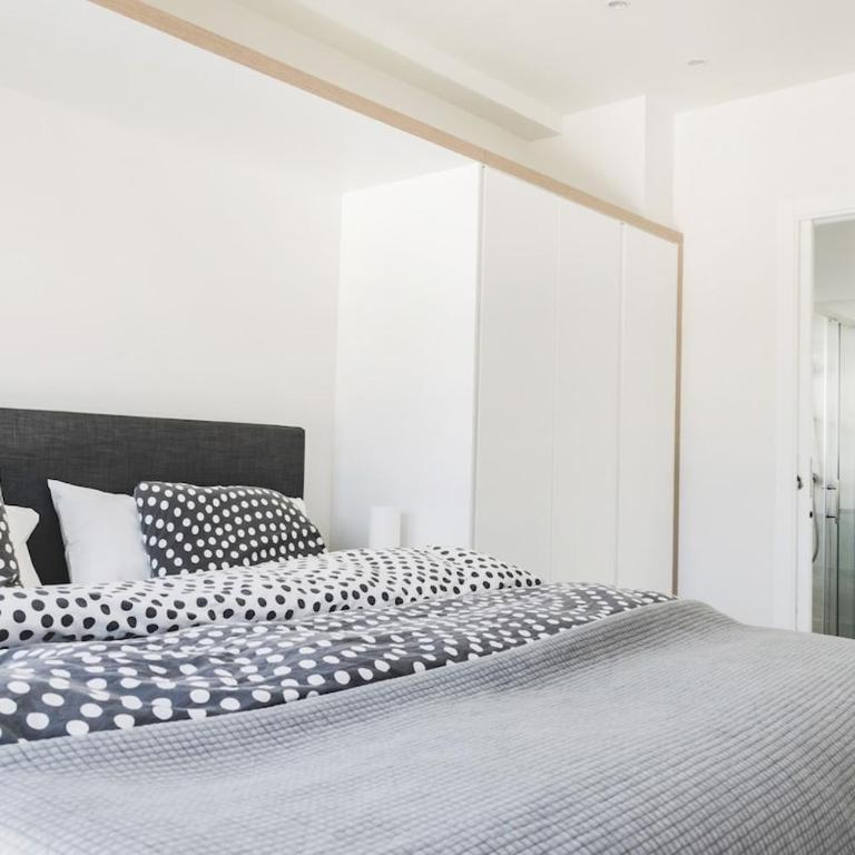 Quiet modern apartment with a large sunny garden! - Apartamento de 2 dormitorios - 11