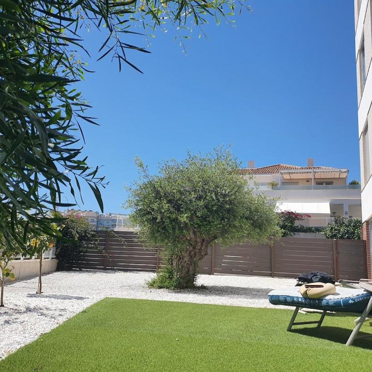 Quiet modern apartment with a large sunny garden! - Apartamento de 2 dormitorios - 15