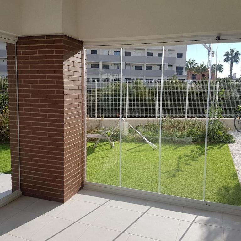 Quiet modern apartment with a large sunny garden! - Apartamento de 2 dormitorios - 24