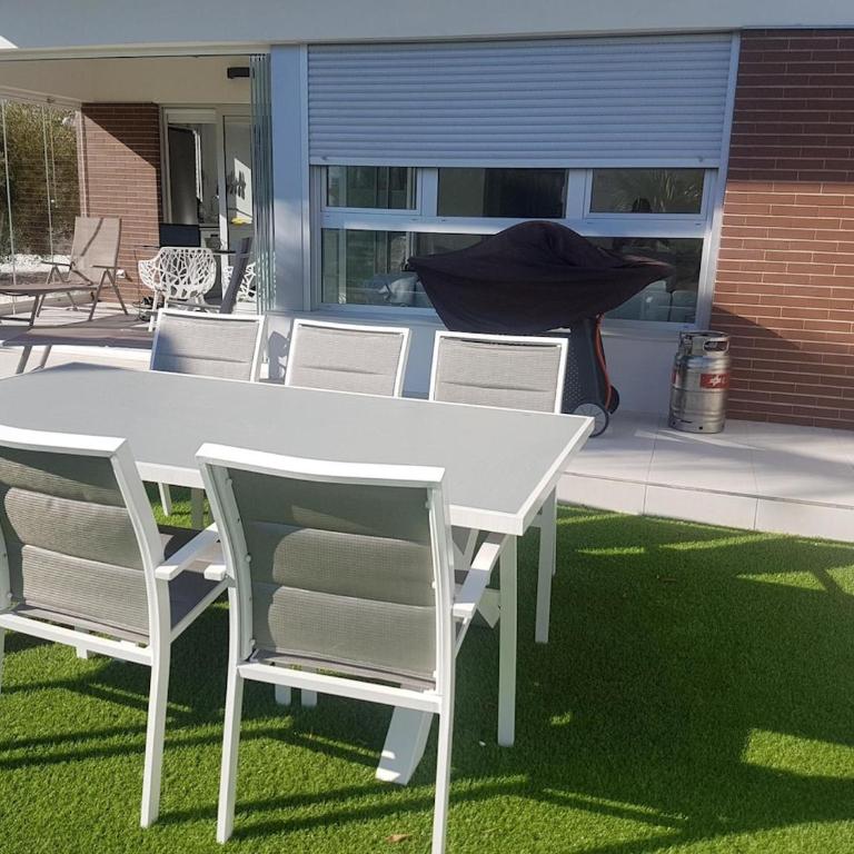 Quiet modern apartment with a large sunny garden! - Apartamento de 2 dormitorios - 32