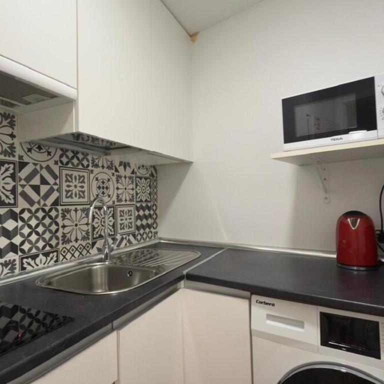 Centrally located in Madrid 3I - One-Bedroom Apartment - 2