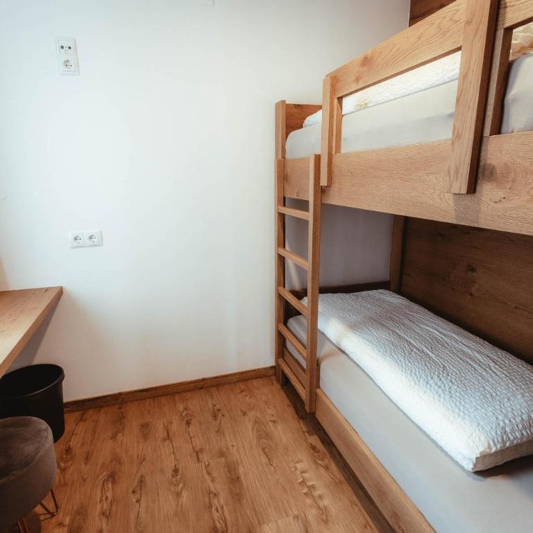 Hotel Gasthof Walcher - Deluxe Family Room - 5