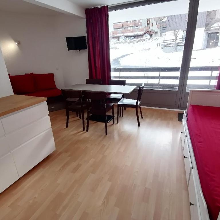 Appartement 5 personnes rénové, proche pistes et commerces, balcon sud, parking inclus - FR-1-181-2468 - Studio - 1