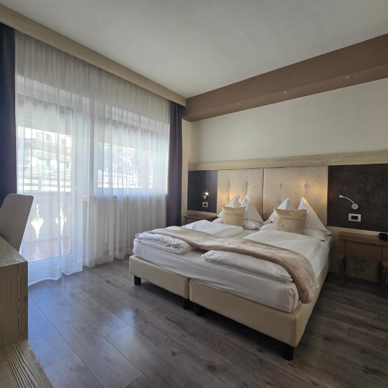 Hotel Azola - Camera Matrimoniale/Doppia con Letti Singoli con Vista Montagna - 17