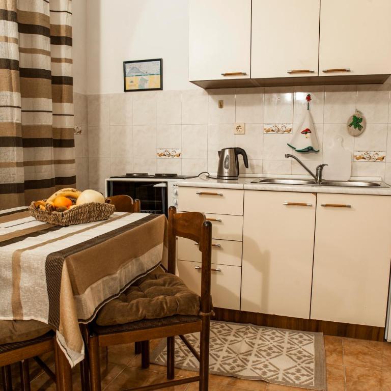 Huter Apartments - Comfort One-Bedroom Apartment with Balcony - 9