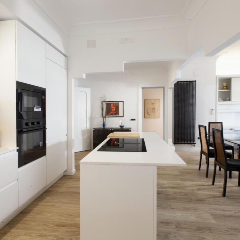 AMORE RENTALS - Casa Amore - Four-Bedroom Deluxe Apartment - 47