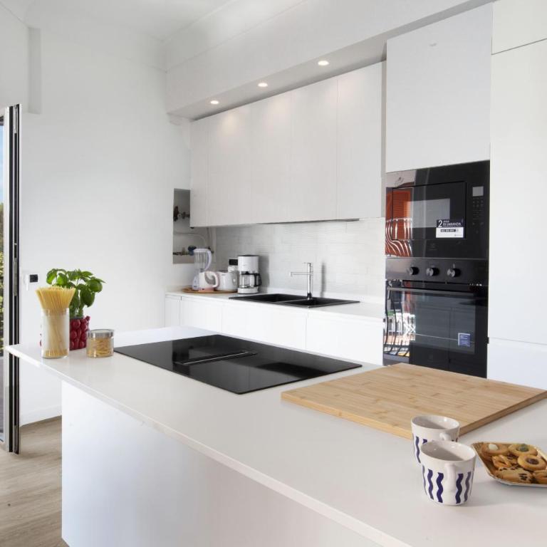 AMORE RENTALS - Casa Amore - Four-Bedroom Deluxe Apartment - 43