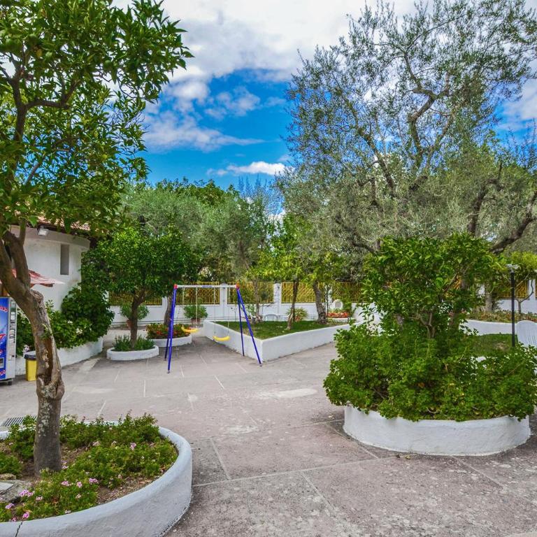 AMORE RENTALS - Casa Amore - Four-Bedroom Deluxe Apartment - 39