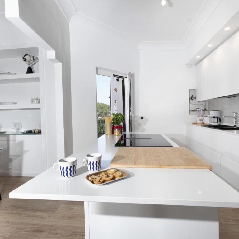 AMORE RENTALS - Casa Amore - Four-Bedroom Deluxe Apartment - 27