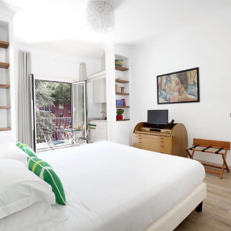 AMORE RENTALS - Casa Amore - Four-Bedroom Deluxe Apartment - 24