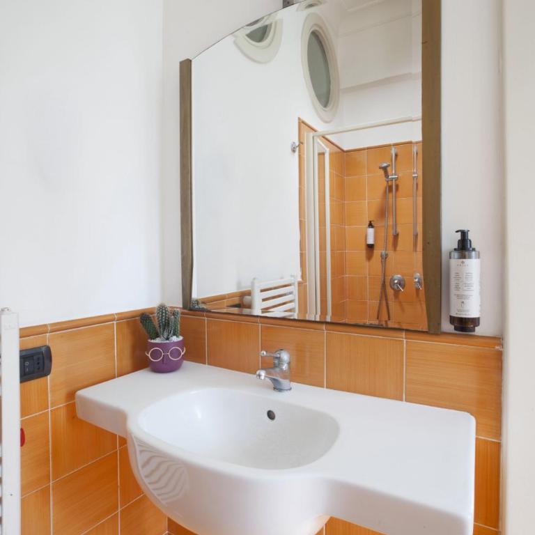 AMORE RENTALS - Casa Amore - Four-Bedroom Deluxe Apartment - 19