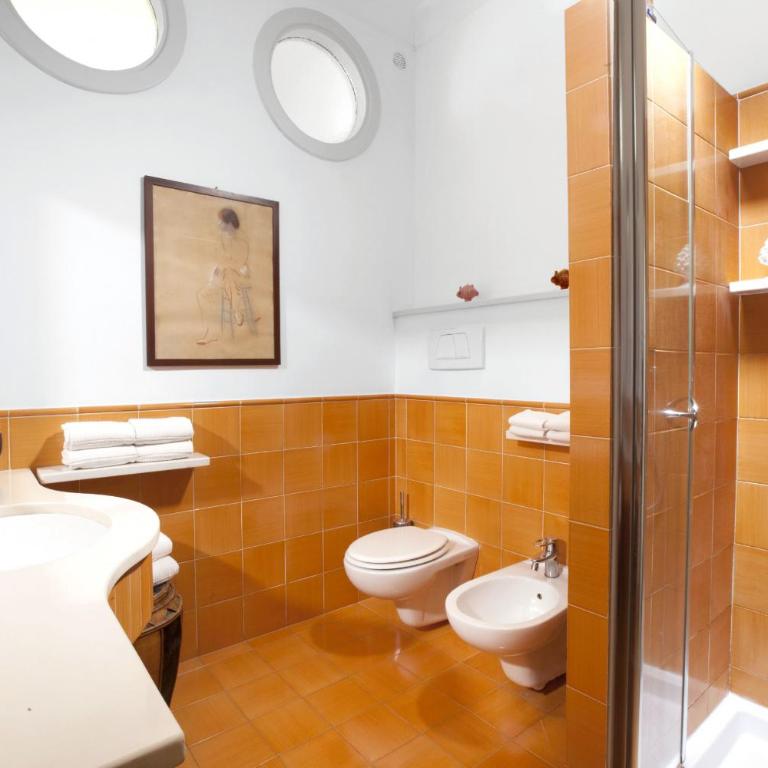 AMORE RENTALS - Casa Amore - Four-Bedroom Deluxe Apartment - 16