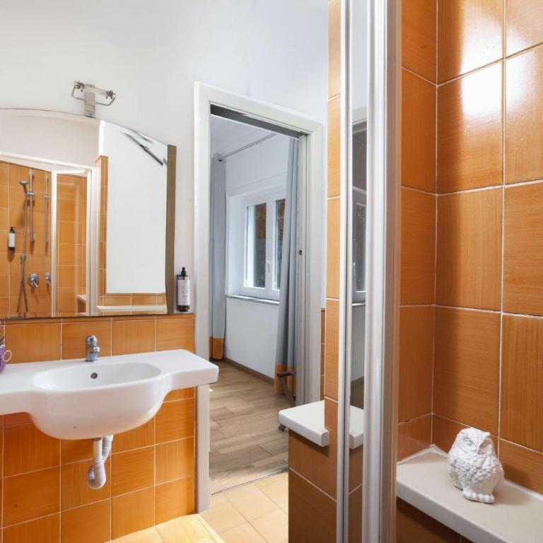 AMORE RENTALS - Casa Amore - Four-Bedroom Deluxe Apartment - 5