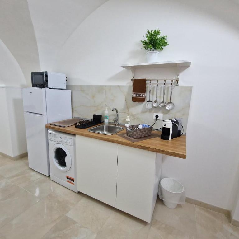 Daniel's House - One-Bedroom Apartment - 5