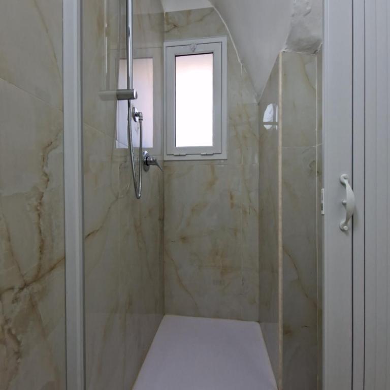 Daniel's House - One-Bedroom Apartment - 9