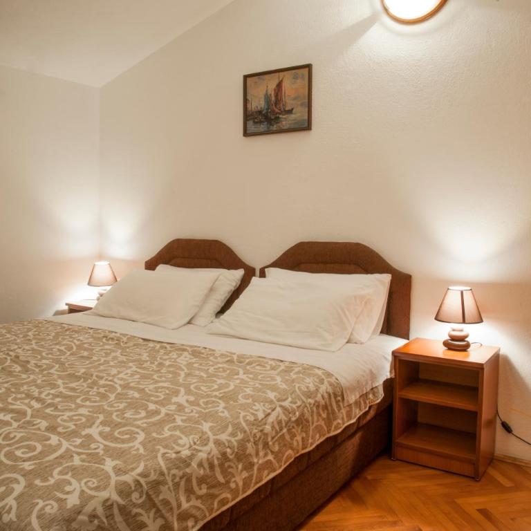 Huter Apartments - One-Bedroom Apartment with Balcony - 9