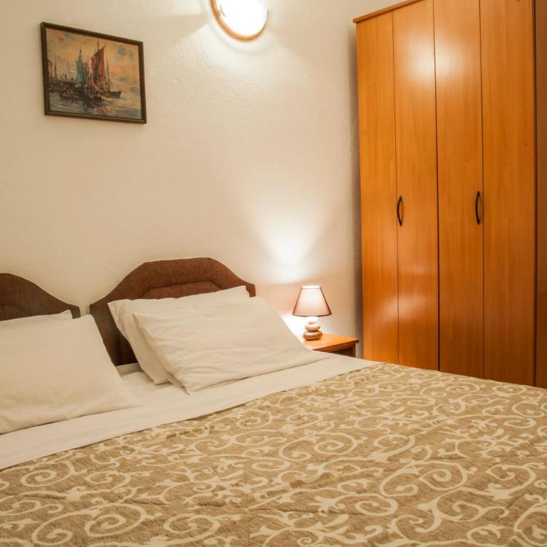 Huter Apartments - One-Bedroom Apartment with Balcony - 12