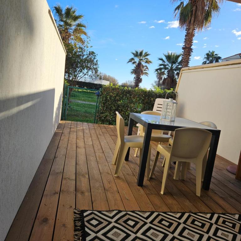 LE COSY VERDE Résidence Les Goélettes Appartement avec terrasse - Clim - Wifi - parking - Piscine - Front de mer - 2 Vélos à disposition - Apartment mit 1 Schlafzimmer - 7