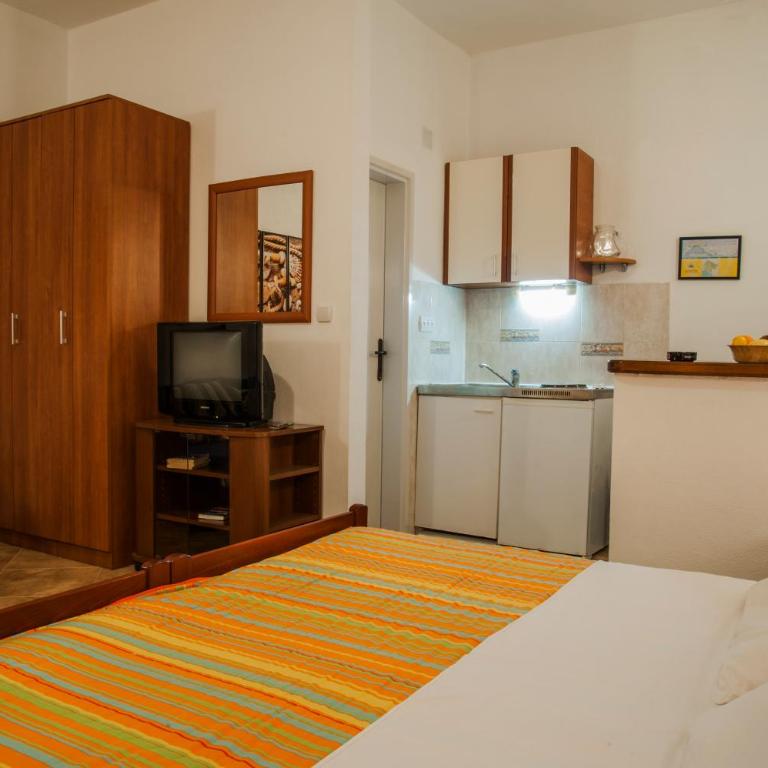 Huter Apartments - Comfort Studio with Terrace - 5