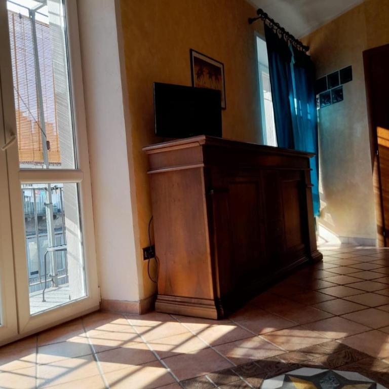 Silenzioso vicino Stazione Università ospedali - Appartamento con 1 Camera da Letto e Balcone - 3