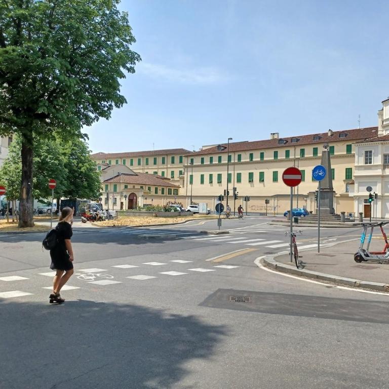 Silenzioso vicino Stazione Università ospedali - Appartamento con 1 Camera da Letto e Balcone - 20