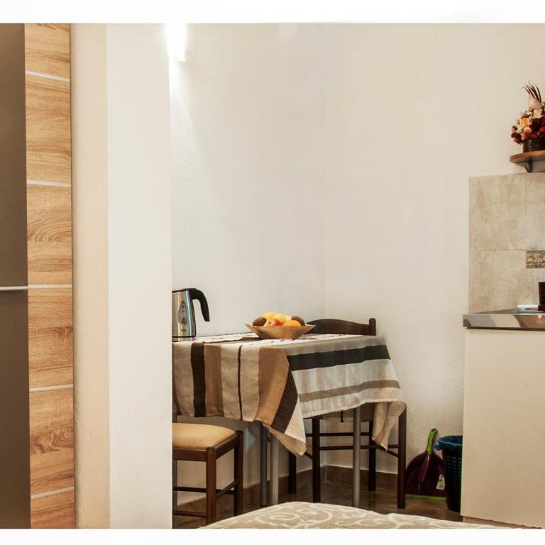 Huter Apartments - Studio with Terrace - 5