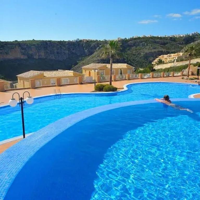 Montecala 3-bedroom apartment with spectacular views and pools - Apartamento de 3 dormitorios con vistas a las montañas - 1
