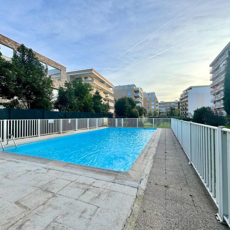 Le Lys - Apt 4 Prs - clim - piscine - parking - Appartement 1 Chambre - 12