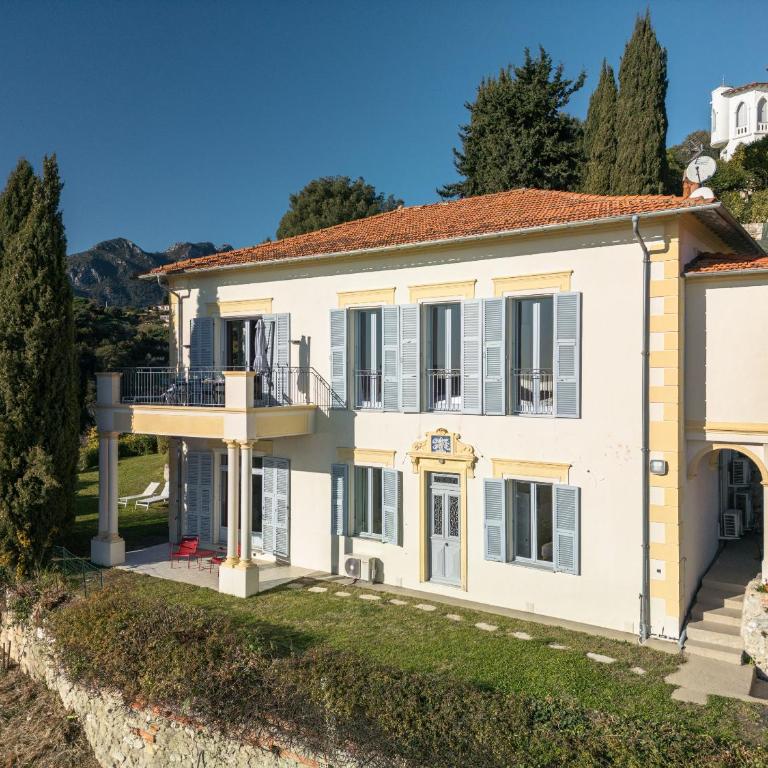 Magnifique Villa d'époque vue mer, plage à 12 min à pieds - Villa - 93